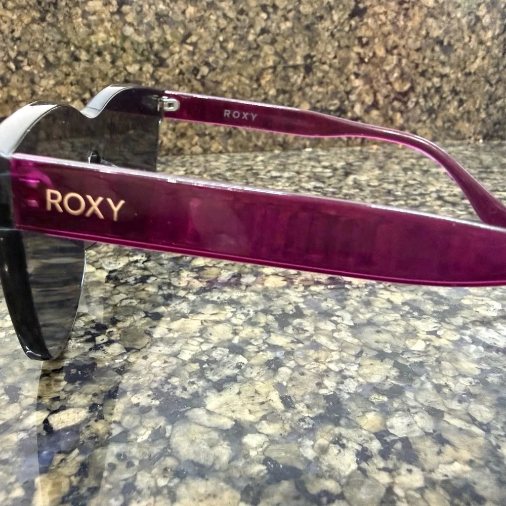 Stylish Women’s Roxy Purple Sunglasses - Picture 2 of 2